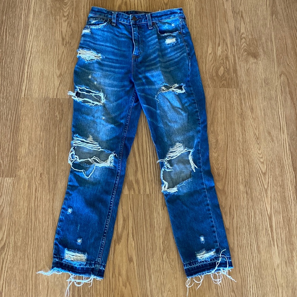 Abercrombie Annie high rise girlfriend ripped jeans. Size 25/0
